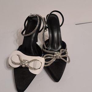 Amoji black heels size 7